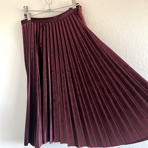 Banana Republic Velvet Skirt - Picture 3 of 6